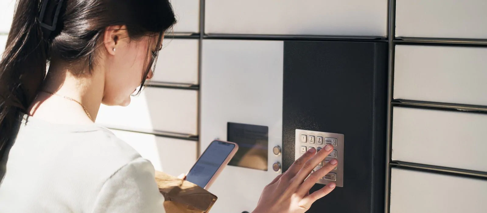 smart-lockers-feature smart-lockers-feature